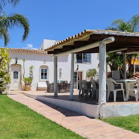 Casa vacanze Idyllic With Huge Garden For 14pax Almancil