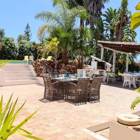 Idyllic With Huge Garden For 14pax *