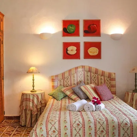 Casa vacanze Idyllic With Huge Garden For 14pax Almancil