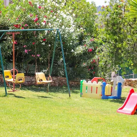 別荘 Idyllic With Huge Garden For 14pax アルマンシル