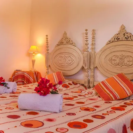 Casa vacanze Idyllic With Huge Garden For 14pax Almancil
