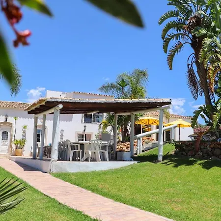 別荘 Idyllic With Huge Garden For 14pax アルマンシル